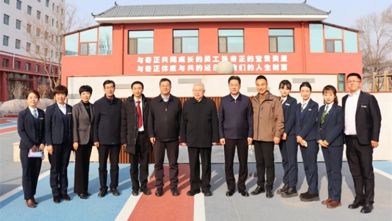 全国政协委员、中国村落发展自愿服务推进会会长刘永富一行光临6966集团康养参观领导